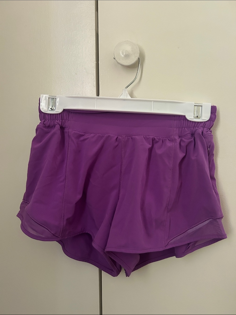 lululemon athletica high waisted 2.5” inseam hotty hots